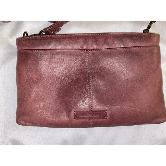 Lucky Brand Crossbody Purse -‎ In a Beautiful Maroon Color - So many pockets! - Picture 9 of 14